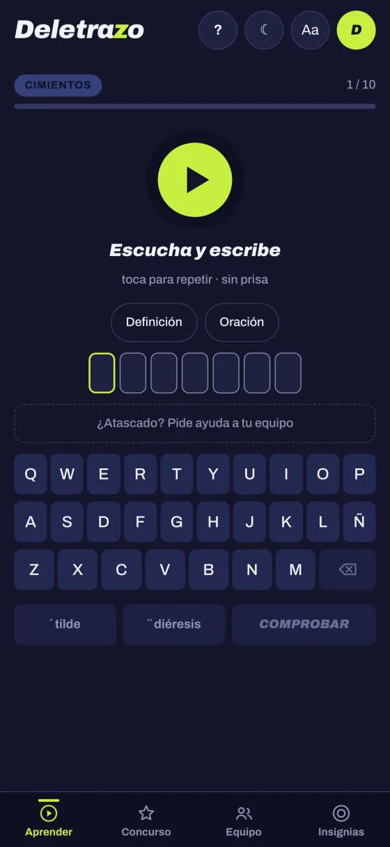 La app en un teléfono, en una ronda de dictado: el botón para escuchar la palabra, las casillas vacías y el teclado con tilde, diéresis y ñ.